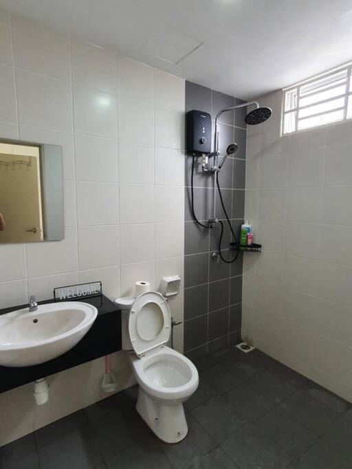 3Storey House 13Pax Family Suite Bayan Lepas Bagian luar foto