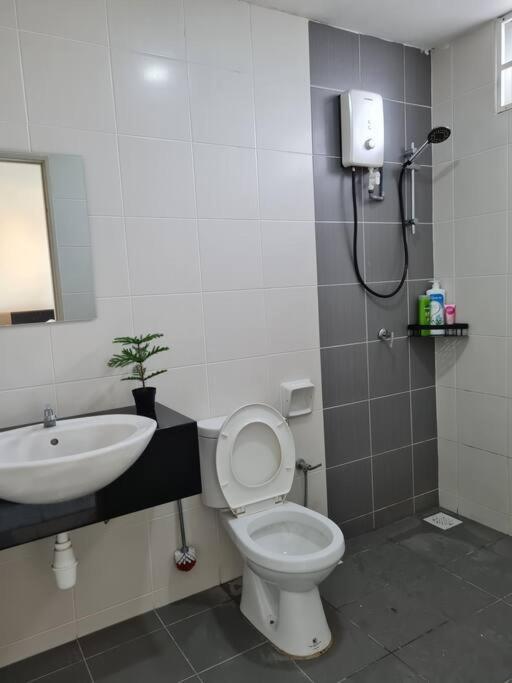 3Storey House 13Pax Family Suite Bayan Lepas Bagian luar foto