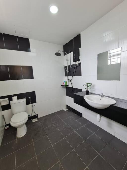 3Storey House 13Pax Family Suite Bayan Lepas Bagian luar foto