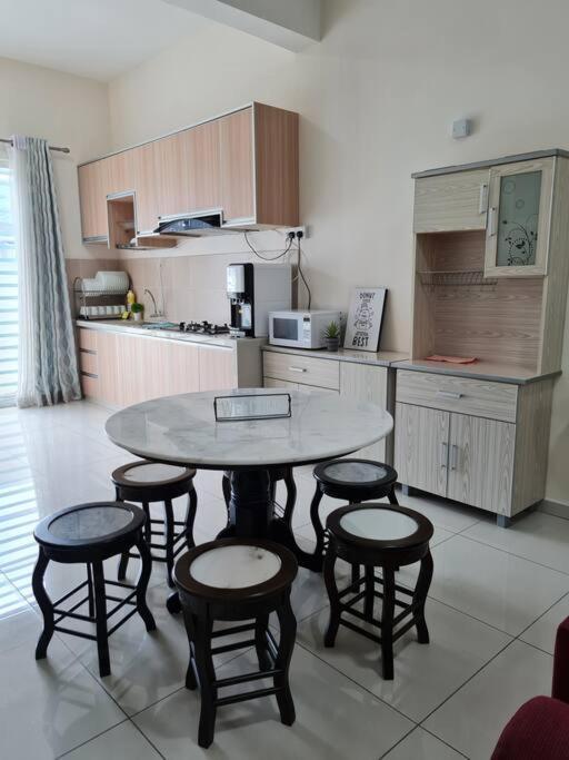 3Storey House 13Pax Family Suite Bayan Lepas Bagian luar foto